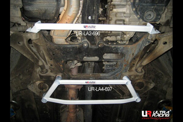 ULTRA RACING フロントメンバーブレース ニッサン エクストレイル T30 2000/11〜2007/08 LA4-697