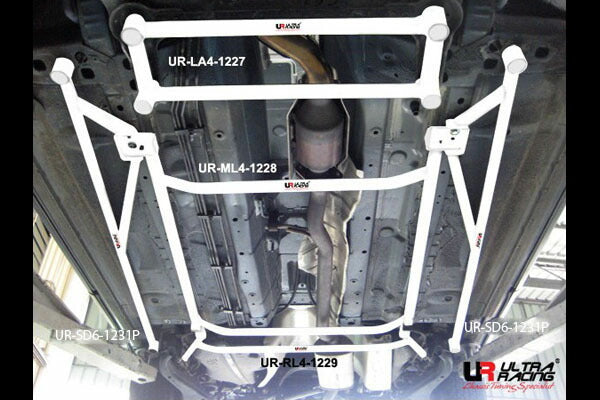 ULTRA RACING フロントメンバーブレース ニッサン エクストレイル T31 2007/08〜2014/04 LA4-1227