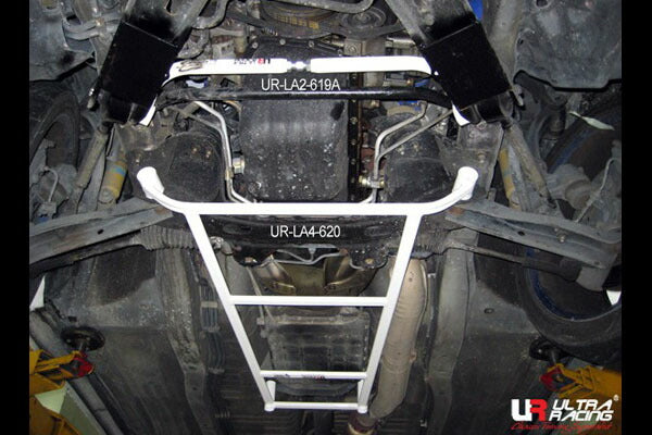 ULTRA RACING フロントメンバーブレース ニッサン スカイライン ECR33 1993/08〜1999/01 LA4-620