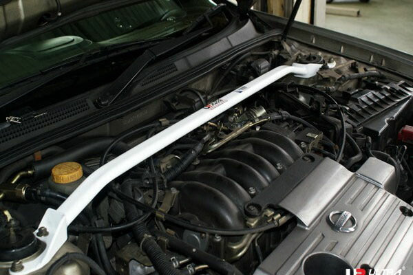 ULTRA RACING フロントタワーバー ニッサン セフィーロ A33 1998/12〜2003/03 TW2-332