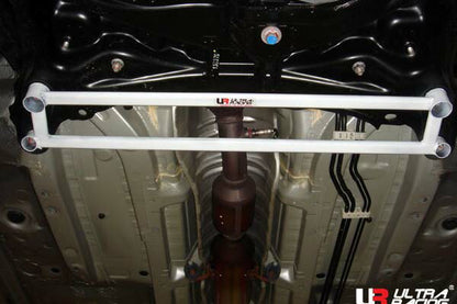 ULTRA RACING フロントメンバーブレース トヨタ ヴィッツ KSP90/NCP91/SCP90 2005/02〜2010/12 LA4-404