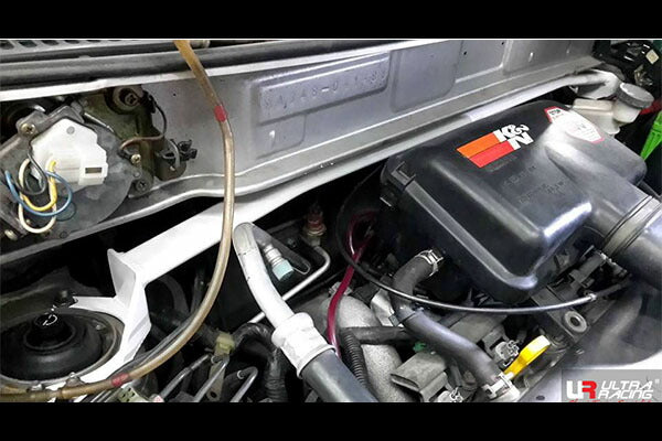 ULTRA RACING フロントタワーバー スズキ ソリオ MA34S 2004/04〜2011/01 TW2-816