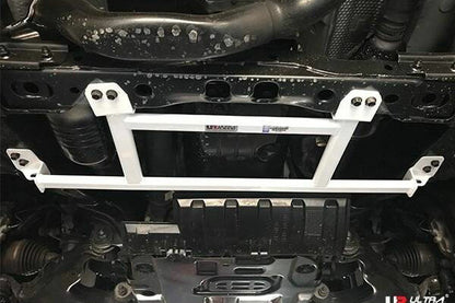 ULTRA RACING フロントメンバーブレース トヨタ FJクルーザー GSJ15W 2010/12〜2018/01 LA4-3632