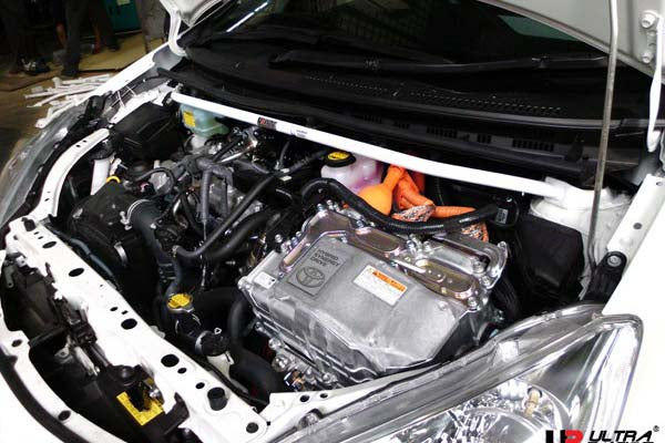 ULTRA RACING フロントタワーバー トヨタ アクア NHP10 2011/12〜 TW2-1936