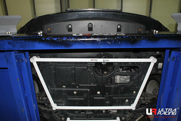 ULTRA RACING フロントメンバーブレース トヨタ プリウス ZVW30 2009/05〜2015/12 LA4-1625