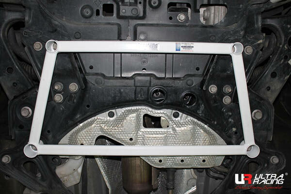 ULTRA RACING フロントメンバーブレース トヨタ プリウス ZVW30 2009/05〜2015/12 LA4-1626