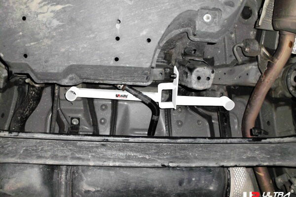 ULTRA RACING リアメンバーブレース トヨタ プリウス ZVW30 2009/05〜2015/12 RL3-1637