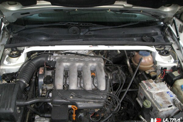 ULTRA RACING フロントタワーバー VOLKSWAGEN ゴルフIII 1HABF 1992/04〜1998/08 TW2-981