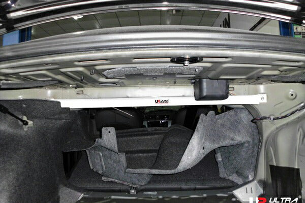 ULTRA RACING リアタワーバー VOLKSWAGEN パサート 3CCAX 2011/05〜2015/07 RE2-1859