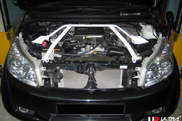 ULTRA RACING フロントタワーバー トヨタ ラッシュ J200E/J210E 2006/01〜2016/03 TW4-527