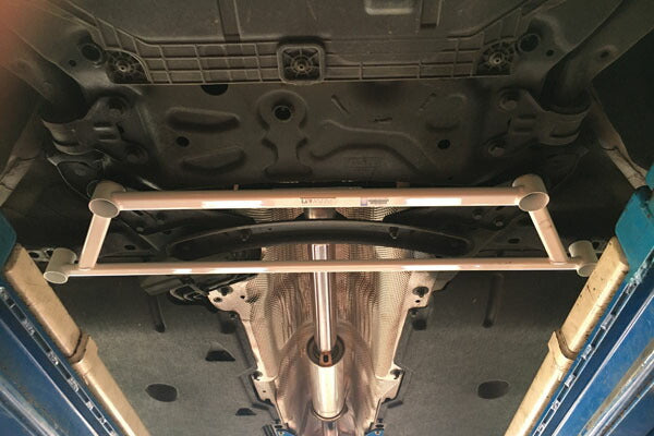 ULTRA RACING フロントメンバーブレース VOLVO V40 MB4164T 2012/09〜2016/06 LA4-3954