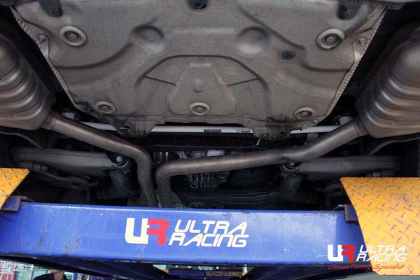 ULTRA RACING リアメンバーブレース AUDI S6(C7) 4GCEUA/4GCTGA 2012/08〜 RL2-2228