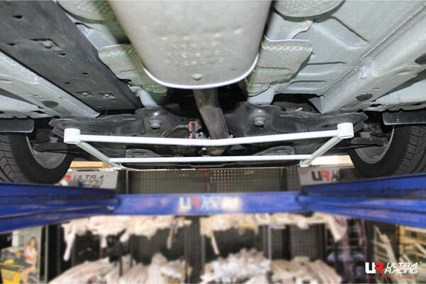 ULTRA RACING フロントメンバーブレース FIAT 500 31209 2008/03〜 LA4-2433