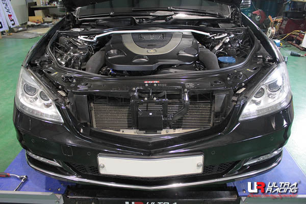 ULTRA RACING フロントタワーバー MERCEDES BENZ Sクラス W221 221056 2005/10〜2013/10 TW2-1588