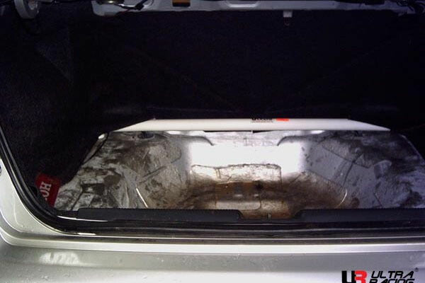ULTRA RACING リアタワーバー ACURA RSX DC5 2001〜2006 RE2-081
