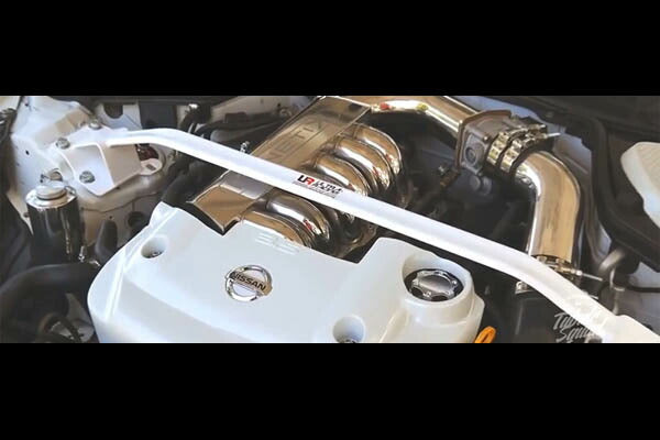 ULTRA RACING フロントタワーバー ニッサン フェアレディZ Z33 2002/07〜2008/12 TW2-1255