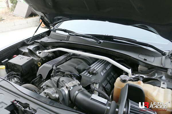 ULTRA RACING フロントタワーバー CHRYSLER 300C  2005/02〜2011/09 TW2-3021