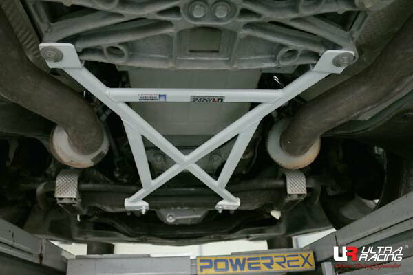 ULTRA RACING フロントメンバーブレース CHRYSLER 300C  2005/02〜2011/09 LA4-3020