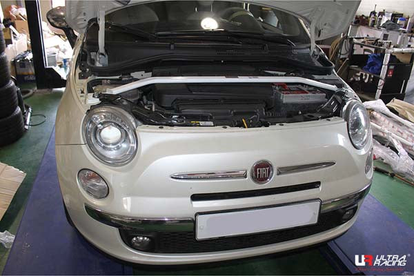 ULTRA RACING フロントタワーバー FIAT 500 31209 2008/03〜 TW2-2431