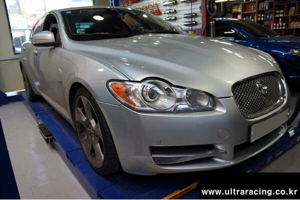 ULTRA RACING リアメンバーブレース JAGUAR XF J051A 2007/11〜2015/09 RL4-1147