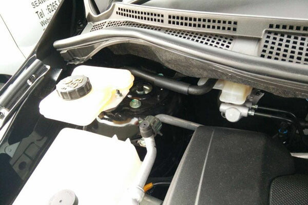 ULTRA RACING フロントタワーバー マツダ プレマシー CWEFW 2010/07〜2018/03 TW2-2963