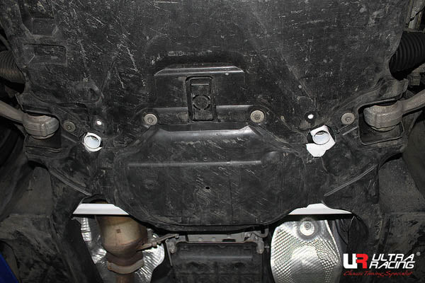 ULTRA RACING フロントメンバーブレース MERCEDES BENZ SLKクラス R172 172448 2011/07〜2016/06 LA5-2768