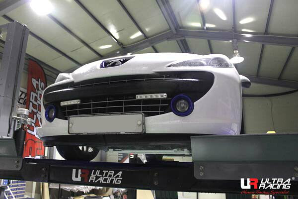 ULTRA RACING フロントメンバーブレース PEUGEOT 208 A9C5F03/A9C5G04/A9X5G04 2012/11〜 LA2-3038