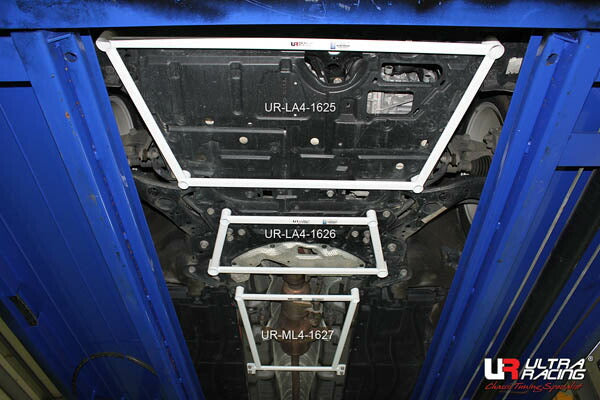 ULTRA RACING フロントメンバーブレース トヨタ プリウス ZVW30 2009/05〜2015/12 LA4-1626