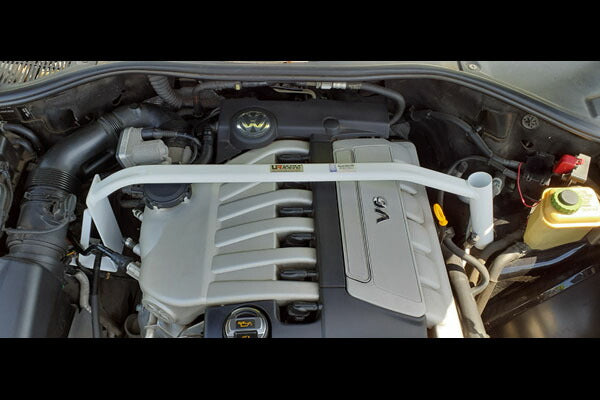 ULTRA RACING フロントタワーバー VOLKSWAGEN トゥアレグ 7LBMVA 2003/09〜2011/02 TW2-2491