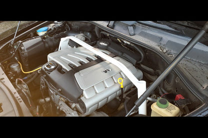 ULTRA RACING フロントタワーバー VOLKSWAGEN トゥアレグ 7LBMVA 2003/09〜2011/02 TW2-2491