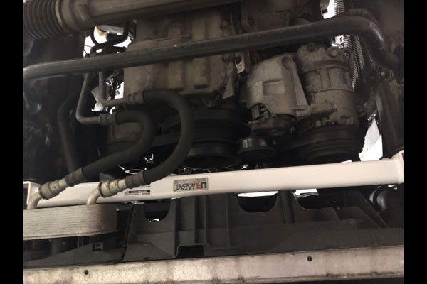 ULTRA RACING フロントメンバーブレース BMW Z4 E85 BT22/BT30/BU30/DU30 2003/01〜2009/05 LA2-2538