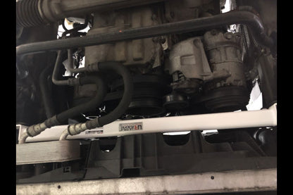 ULTRA RACING フロントメンバーブレース BMW Z4 E85 BT22/BT30/BU30/DU30 2003/01〜2009/05 LA2-2538