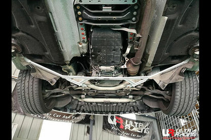 ULTRA RACING フロントメンバーブレース MERCEDES BENZ Eクラス W212 212077 2009/05〜 LA4-3328