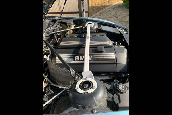 ULTRA RACING フロントタワーバー BMW Z4 E85 BT25/BT30/BU25/BU30/DU30 2003/01〜2009/05 TW2-4167