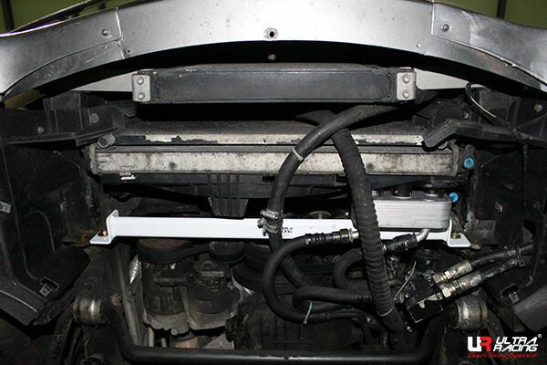 ULTRA RACING フロントメンバーブレース BMW Z4 E85 BT22/BT30/BU30/DU30 2003/01〜2009/05 LA2-2538