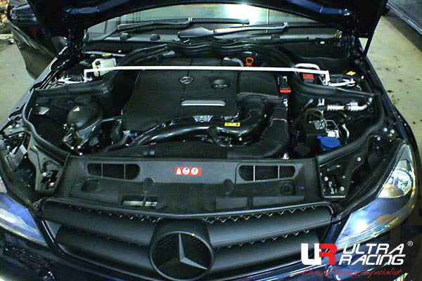 ULTRA RACING フロントタワーバー MERCEDES BENZ Cクラス W204 204041/204048 2007/06〜2015/04 TW2-1820