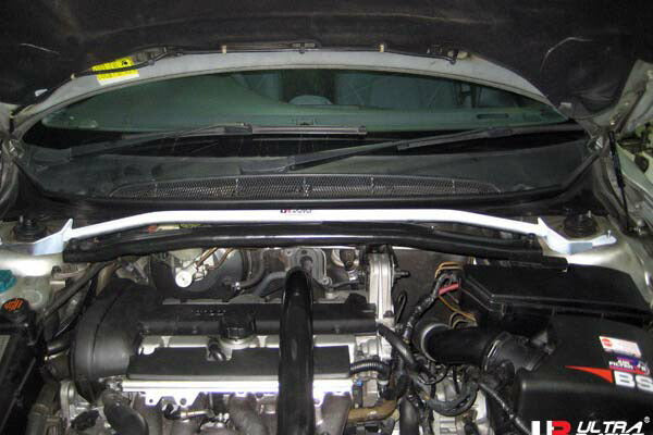 ULTRA RACING フロントタワーバー VOLVO S80 TB5244/TB6284/TB6294/TB6304 1998/09〜2006/08 TW2-926