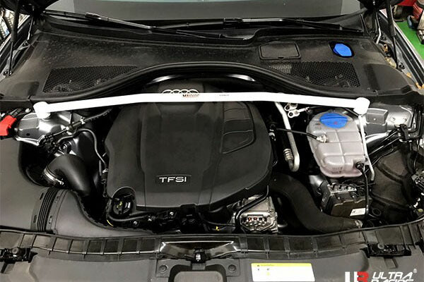 ULTRA RACING フロントタワーバー AUDI A6アバント(C7) 4GCDN/4GCYG 2012/02〜 TW2-3696