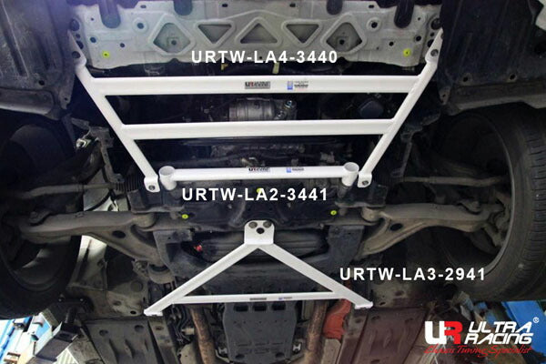 ULTRA RACING フロントメンバーブレース レクサス IS300h AVE30 2013/05〜 LA3-2941