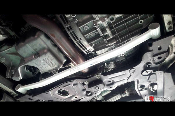 ULTRA RACING フロントメンバーブレース MERCEDES BENZ GLAクラス X156 156952 2014/05〜 LA2-3208