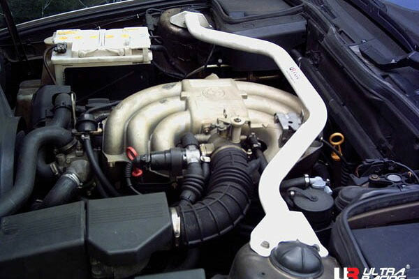 ULTRA RACING フロントタワーバー BMW 5シリーズ E34 HE30 1988/08〜1996/06 TW2-078