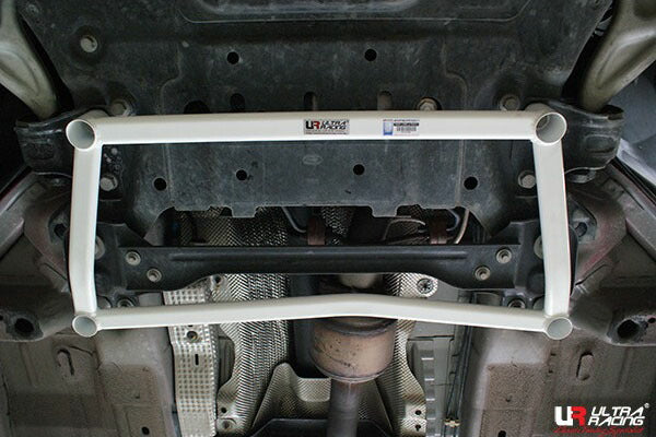 ULTRA RACING フロントメンバーブレース LAND ROVER レンジローバー イヴォーク LV2A/LV2XB 2012/03〜 LA4-1802
