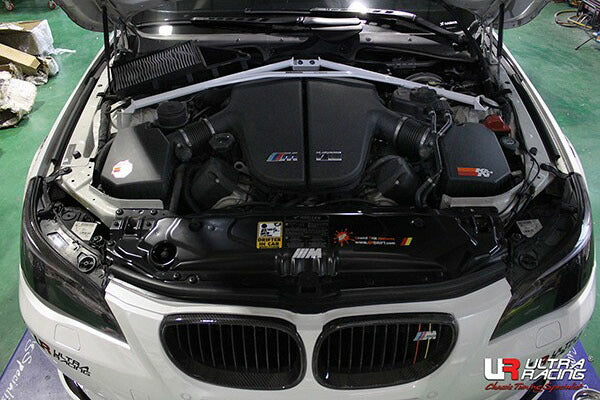ULTRA RACING フロントタワーバー BMW 6シリーズ E63 EH44 2003/10〜2011/06 TW4-2741