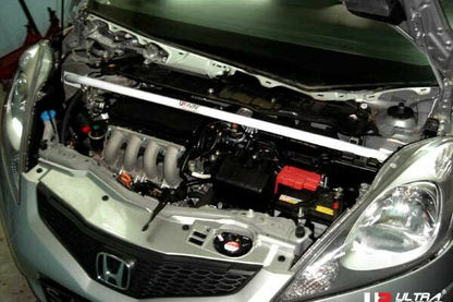 ULTRA RACING フロントタワーバー ホンダ フィットハイブリッド GP1 2010/10〜2013/09 TW2-502