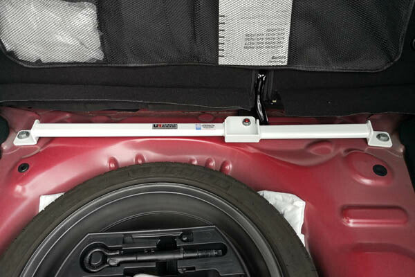 ULTRA RACING リアタワーバー PEUGEOT 208 A95F01/A9C5F03/A9C5G04/A9CHM01/A9HM01/A9HN01/A9X5G04 2012/11〜 RE3-2576