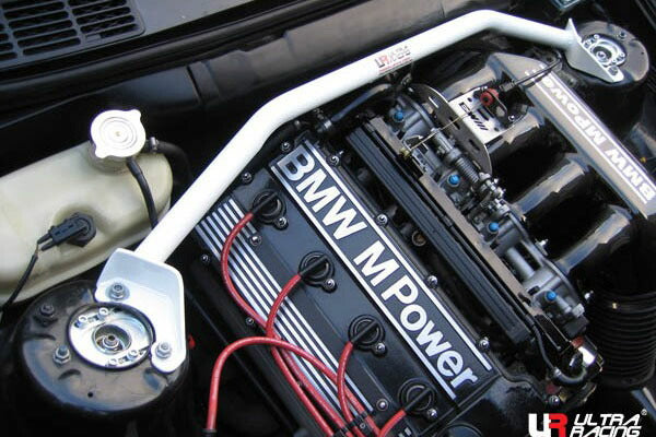 ULTRA RACING フロントタワーバー BMW 3シリーズ E30 A18/A25/A25X/B25 1989/01〜1993/10 TW2-069