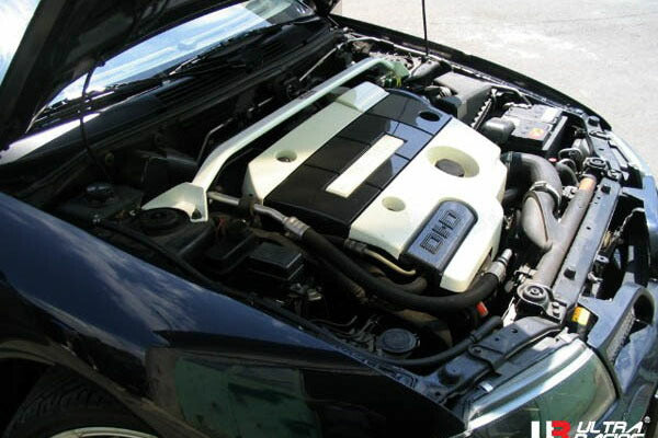 ULTRA RACING フロントタワーバー VOLVO V40 4B4204W 1997/10〜2004/05 TW2-061