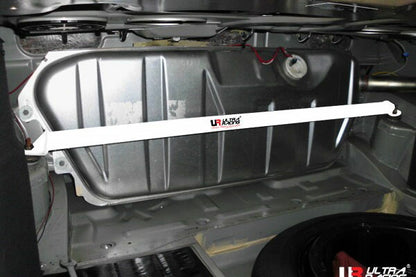 ULTRA RACING リアタワーバー MERCEDES BENZ Eクラス W210 210061 1995/10〜2002/06 RE2-2131
