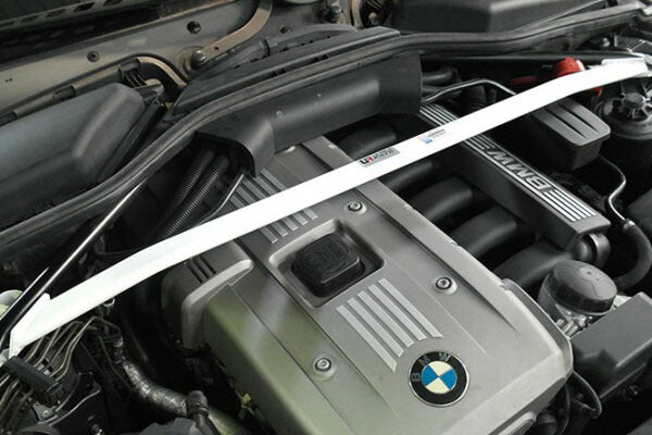 ULTRA RACING フロントタワーバー BMW 5シリーズ E60 NA25/NE25/NU25 2003/08〜2012/09 TW2-1595