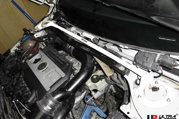 ULTRA RACING フロントタワーバー VOLKSWAGEN シロッコ 13CAV 2009/05〜2014/03 TW2-1284